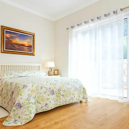 Villa Almancil Sleeps 8 Pool Air Con Wifi *